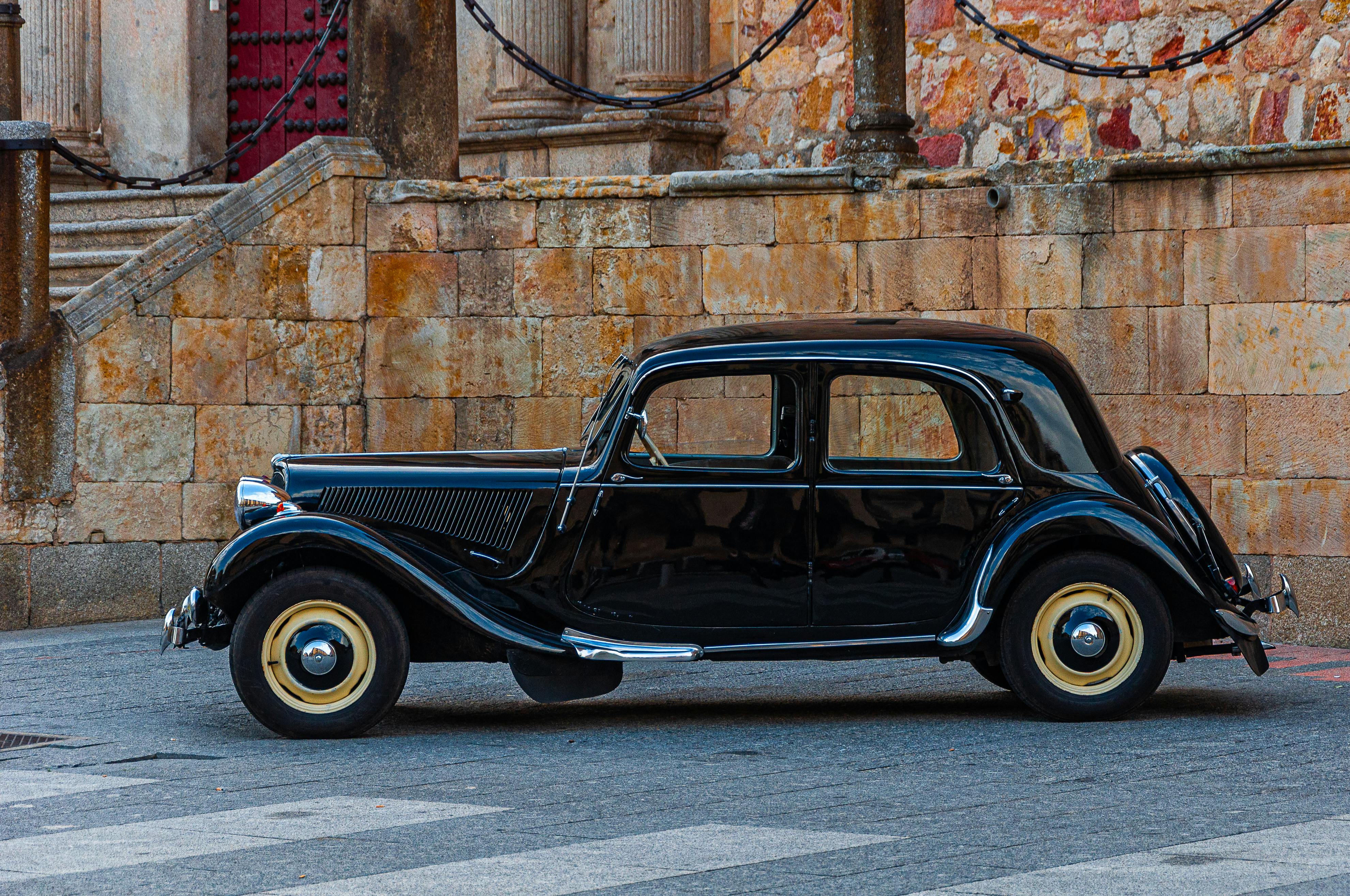 Vintage-style  for Le Corbusier inspired vehicle, evoking a classic car brochure
